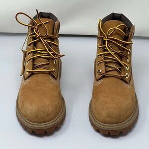 Kids Rugged Timberland Boots Brown& Tan perfect for outdoor play size 13